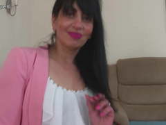 Arab mature mom from UK with hungry vagina